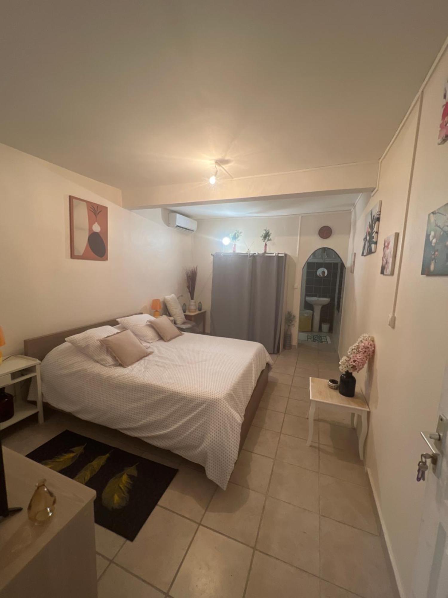 Studio Meuble Orchidee Le François Esterno foto